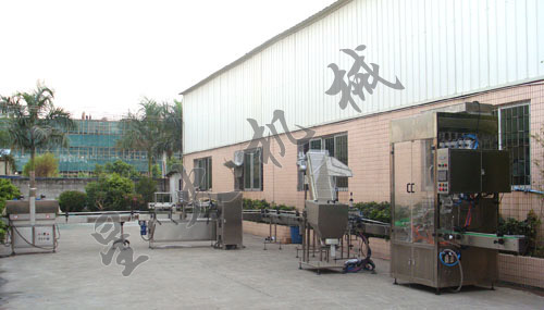 與安琪酵母股份有限公司牽手合作，設(shè)計(jì)制造自動(dòng)膏體灌裝生產(chǎn)線